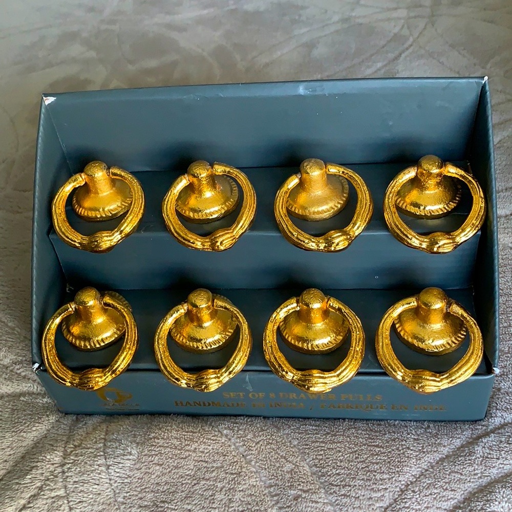 Beautiful set of 8 Drawer pulls. Made in India.